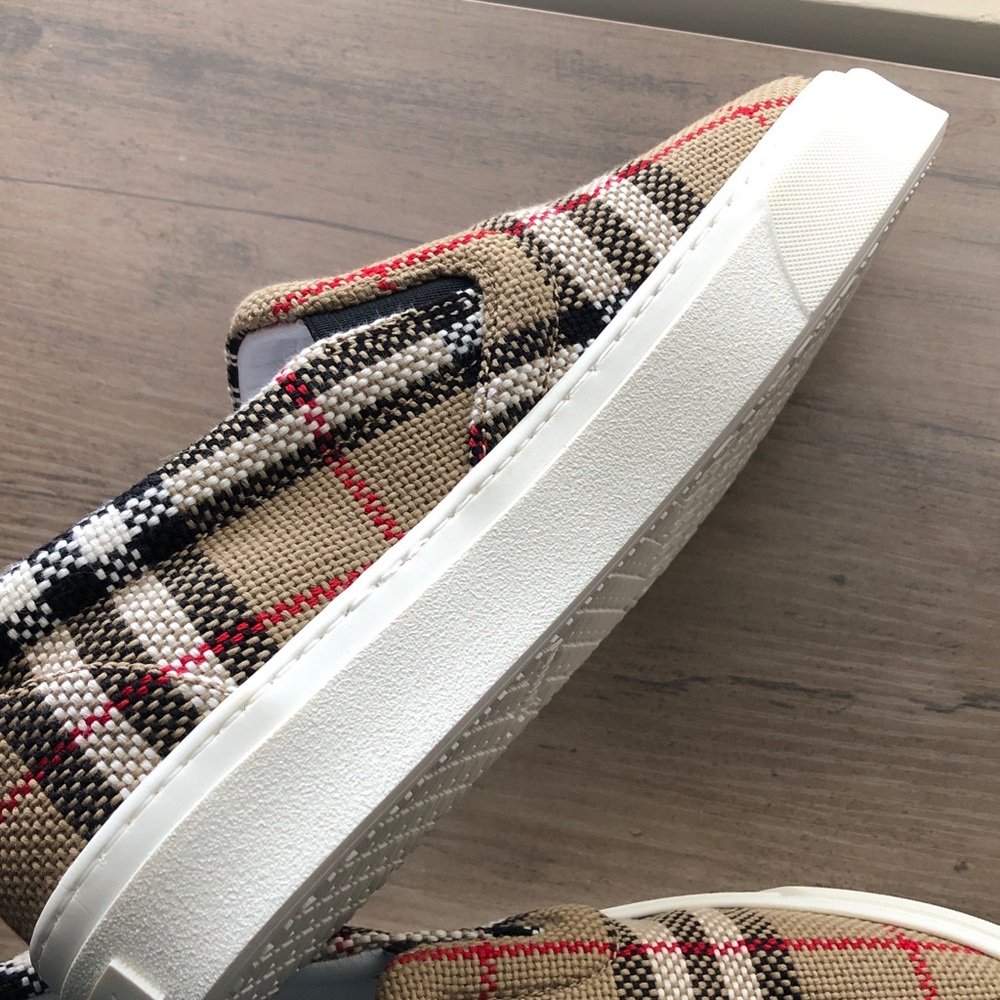 NWT Burberry Thompson Check Slip ons size 37 - Picture 6 of 14